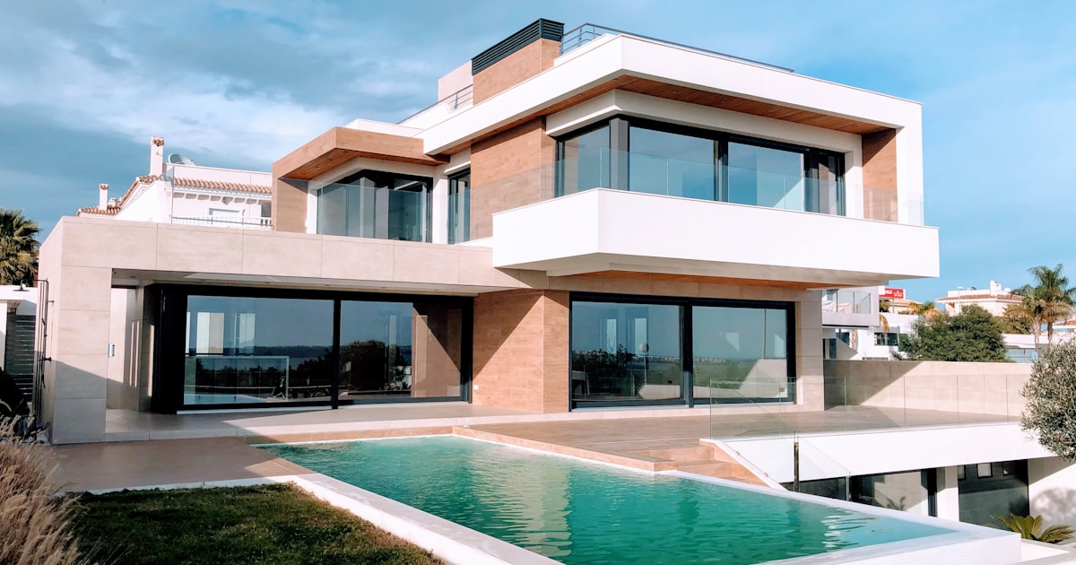 Condomínio no RJ: Taxas Médias e Como Economizar